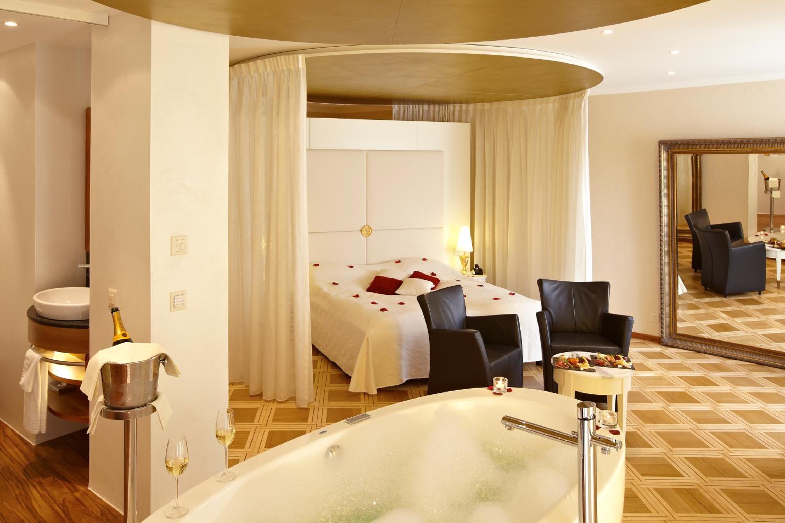 Romantic, Suite, King Bed, Balcony