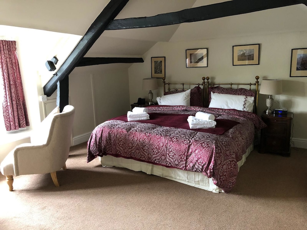 The Royal Oak Inn 36/50