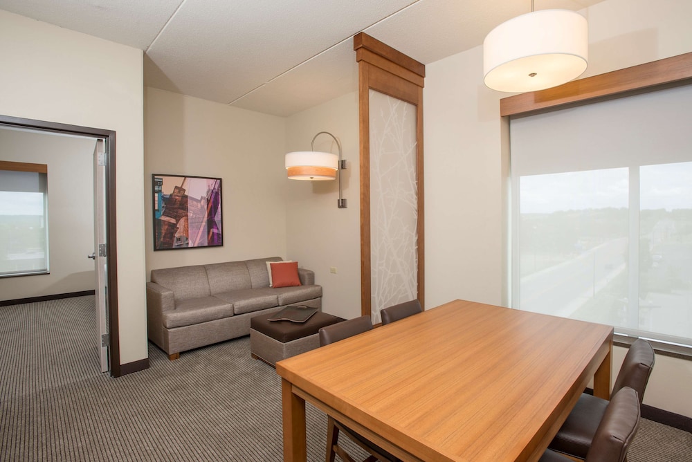Hyatt Place Cincinnati / Sharonville Convention Center 44/62
