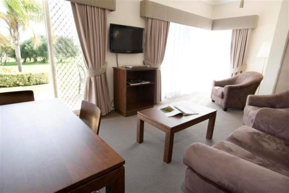 Mercure Bunbury Sanctuary Golf Resort 44/72