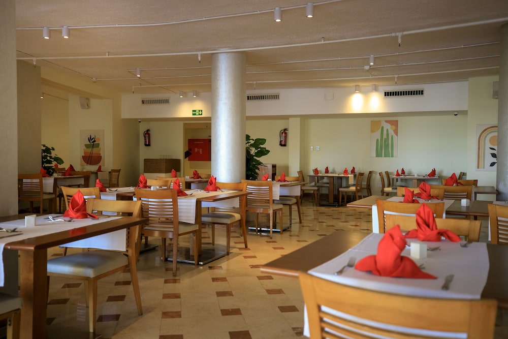 Amwaj Beach Club Abu Soma 30/50