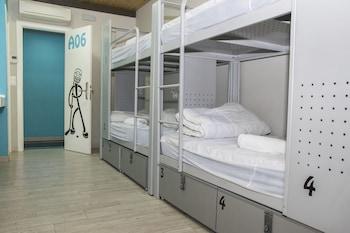 Private, Single Bed, 6 Beds
