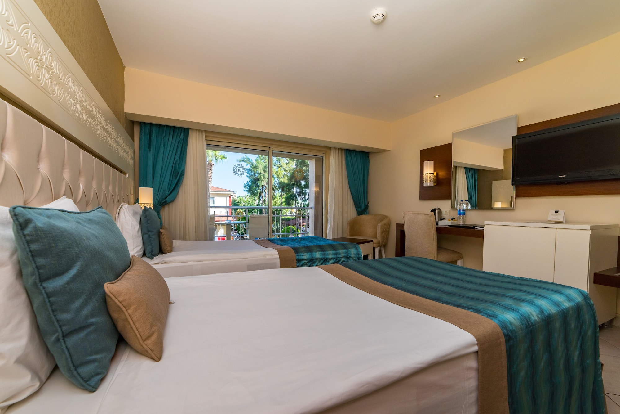 SUPERIOR ROOM