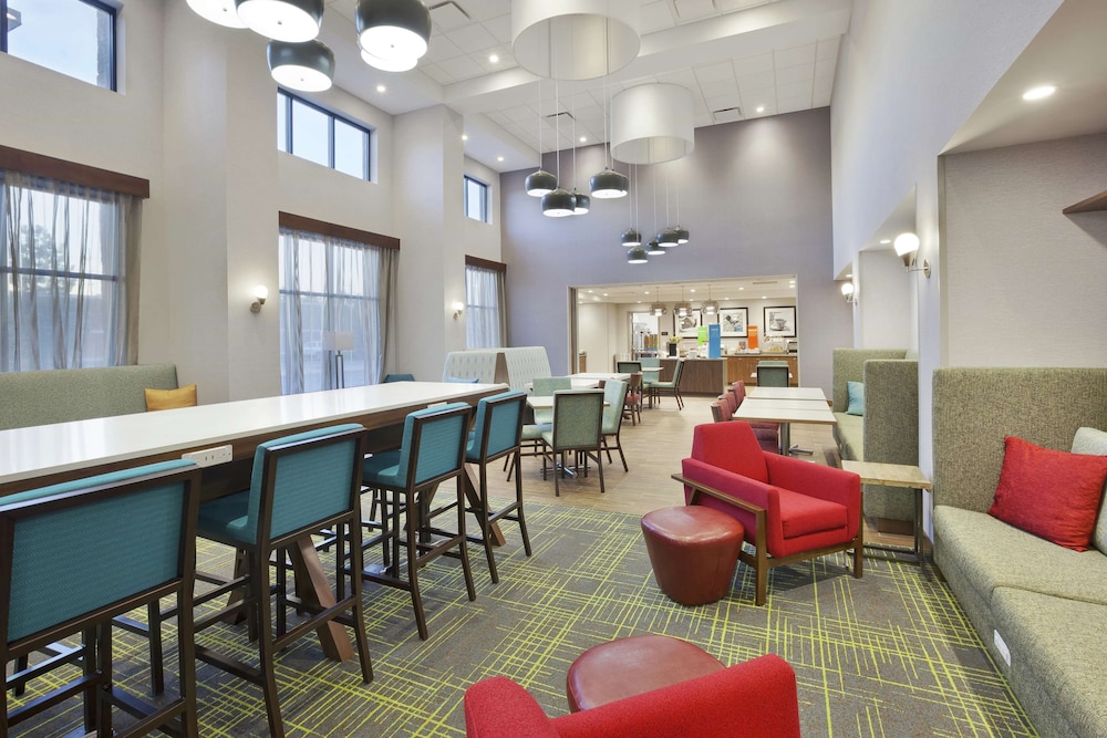 Hampton Inn & Suites Grandville Grand Rapids South 32/35