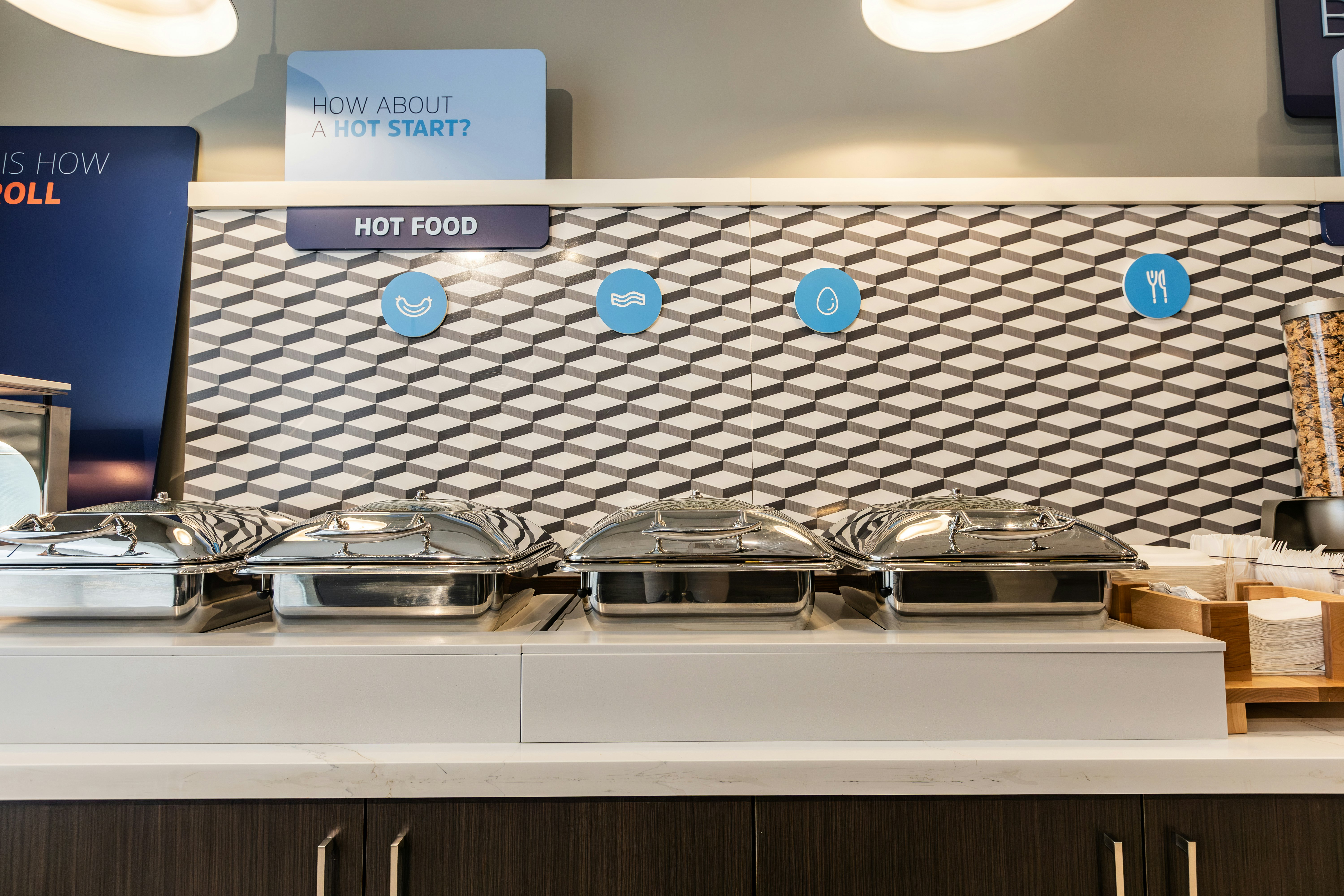 Holiday Inn Express & Suites Toronto Airport South in TORONTO