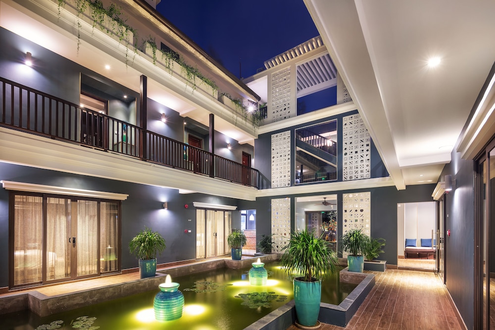 Aira Boutique Hoi An 3/67