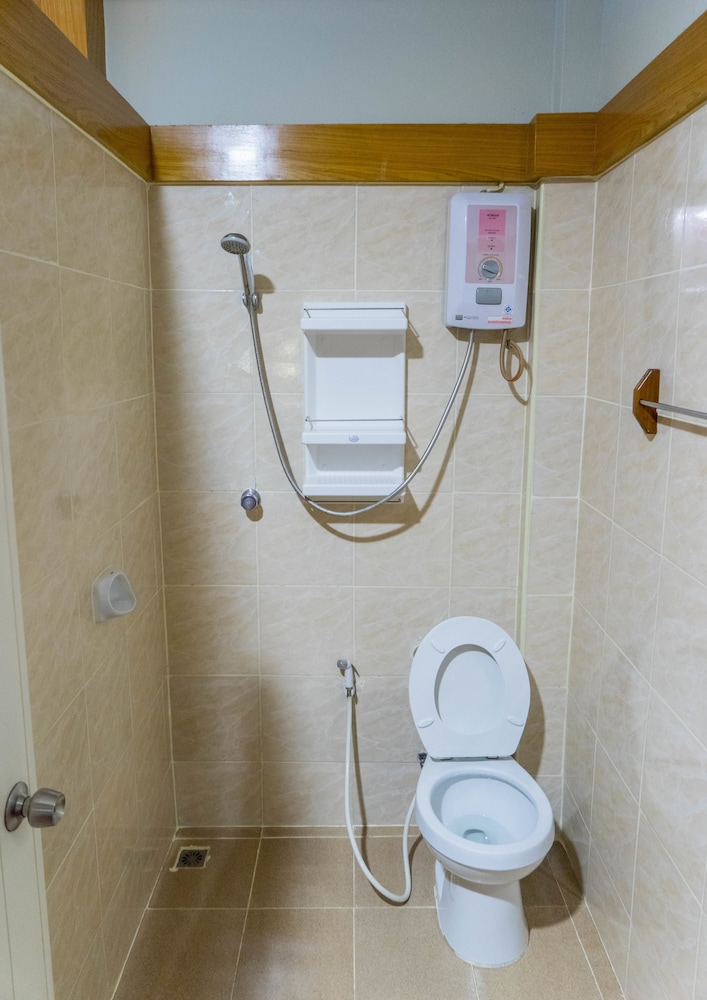 Siri Hotel 69/70