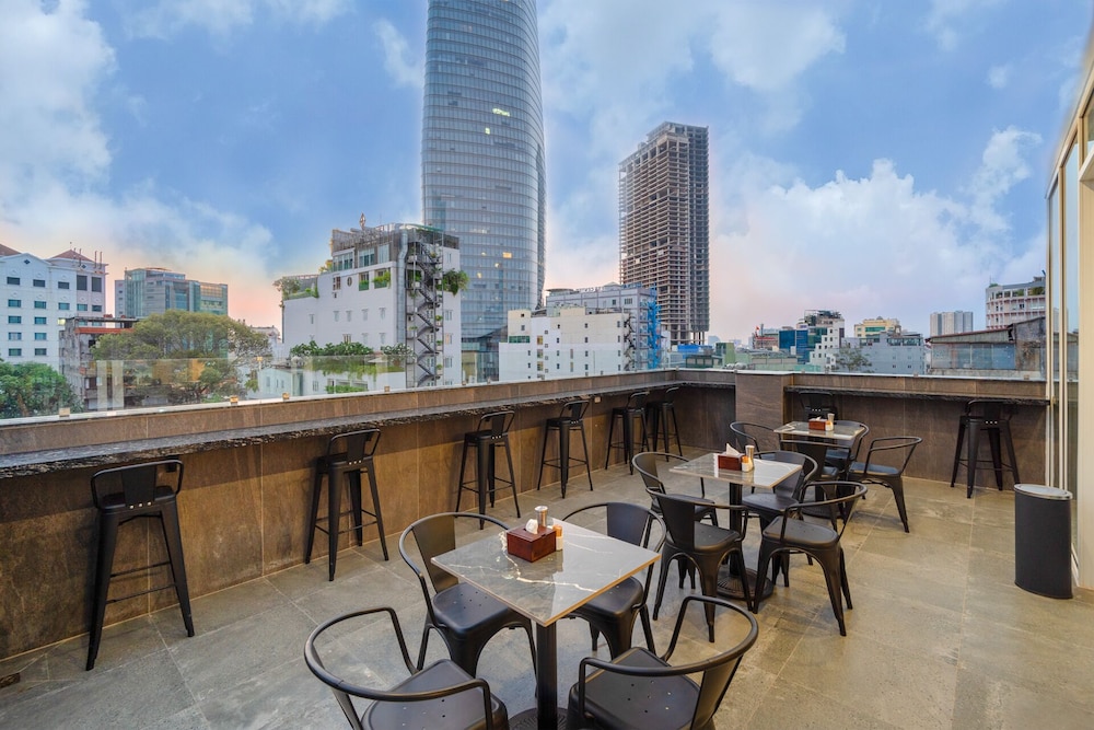 Hato Saigon Hotel & Rooftop 39/50