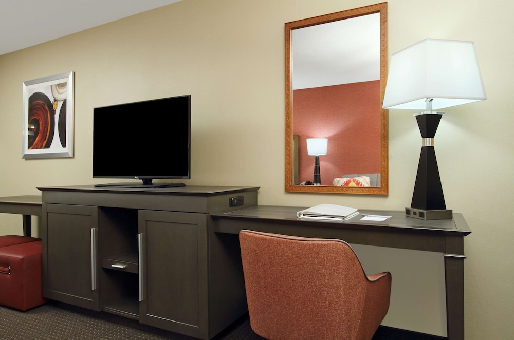 Hampton Inn Columbus-Airport 66/74