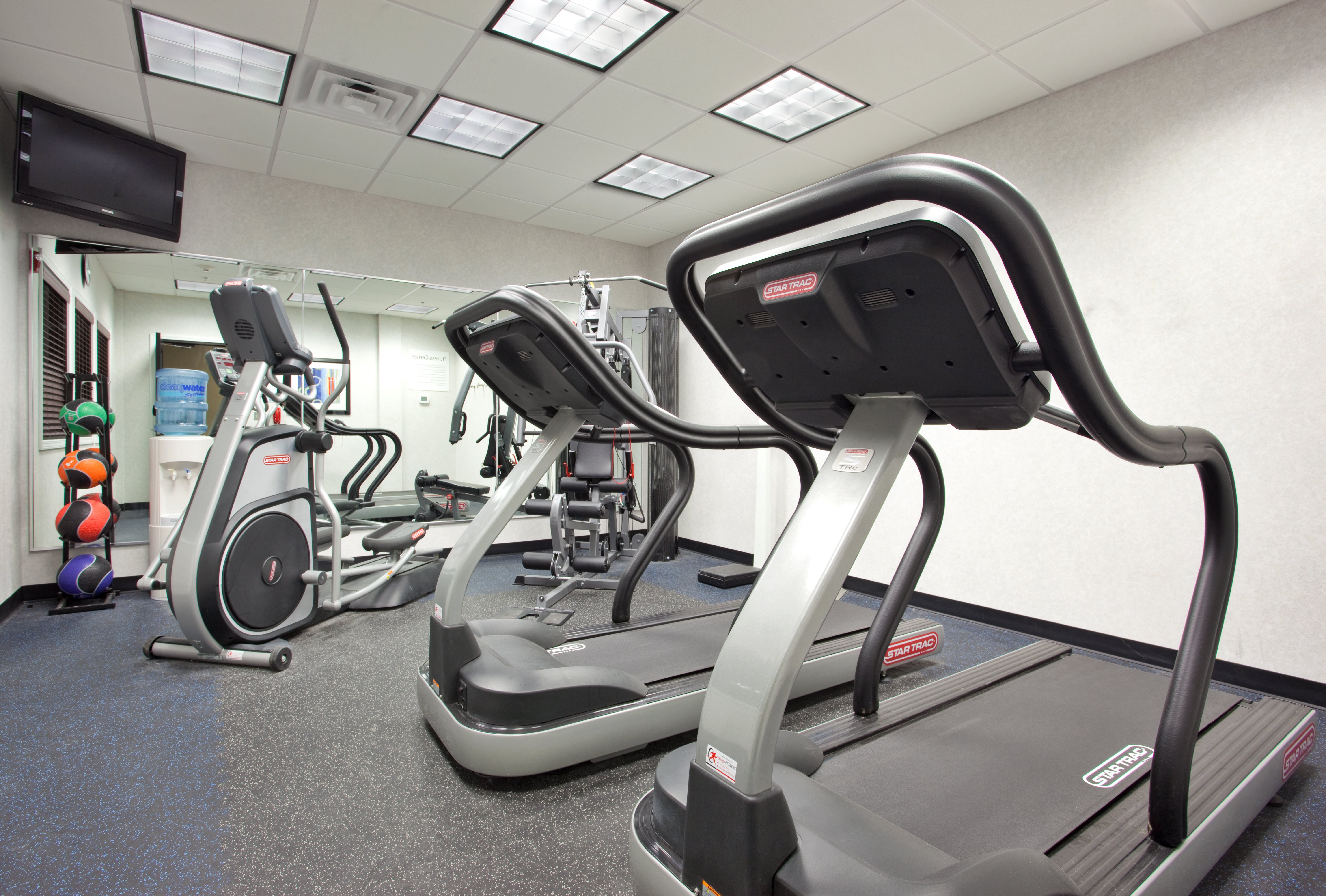 Holiday Inn Express Suites Akron Regional Airport Area 32/43