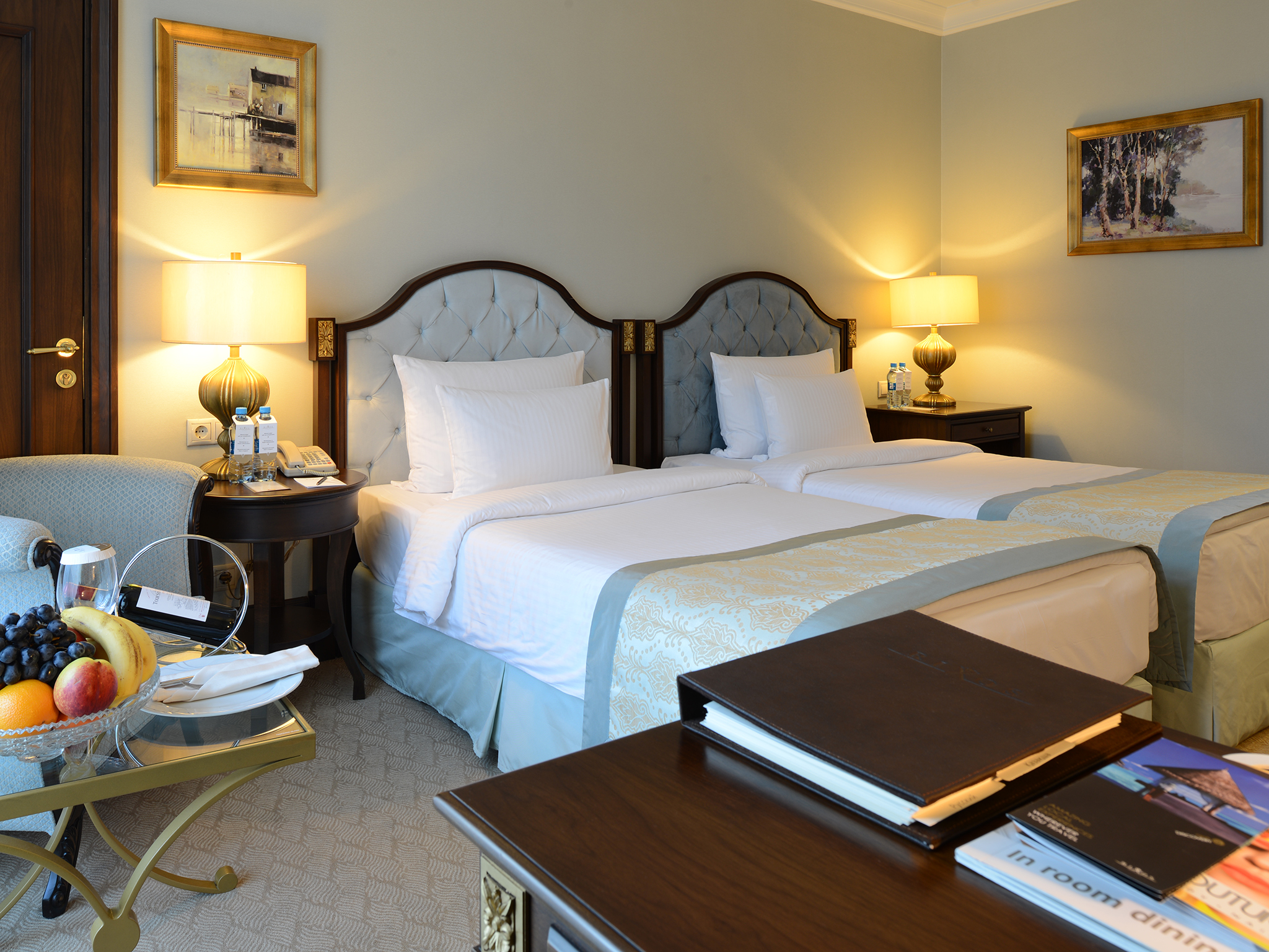DELUXE, TWIN BEDS