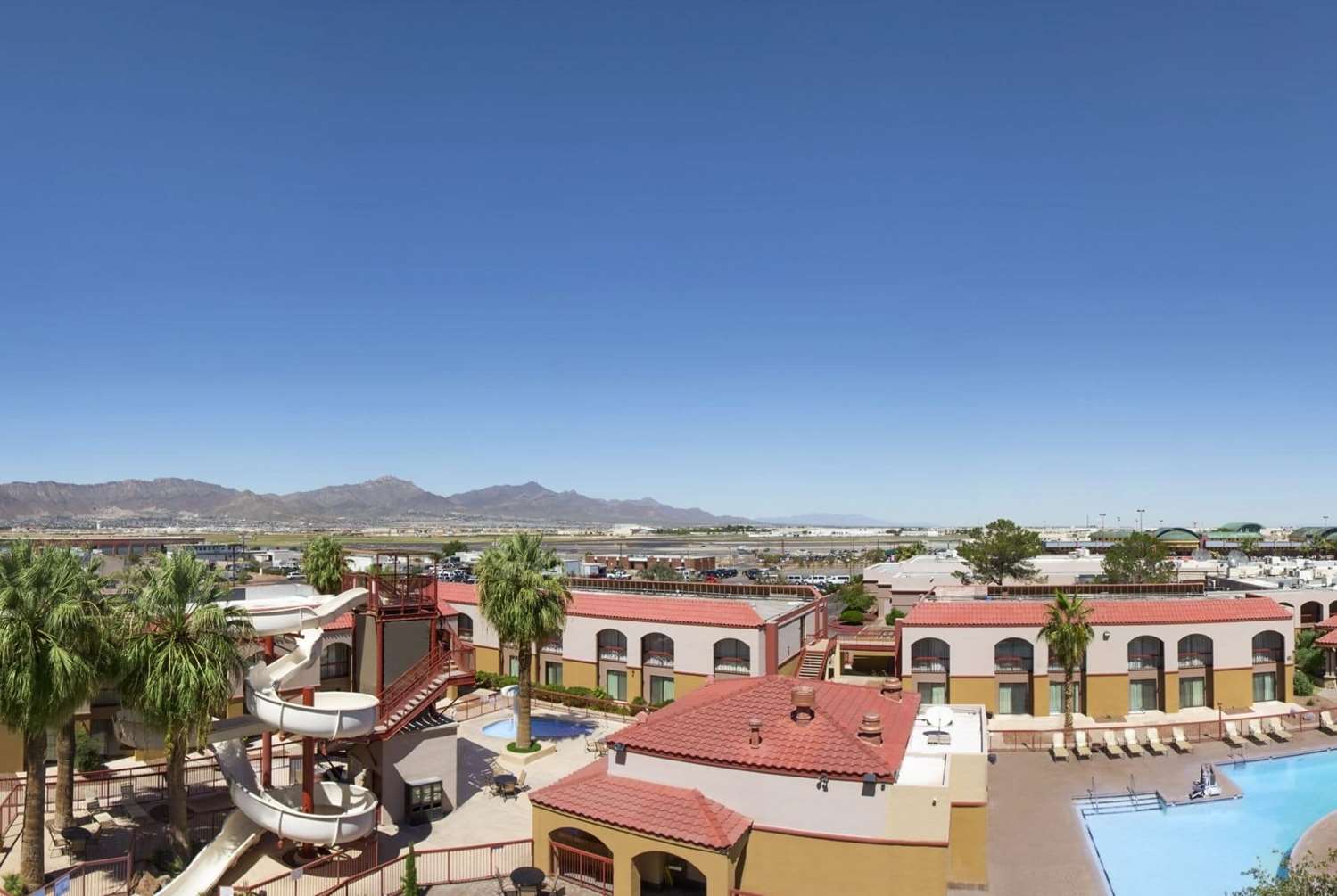 Wyndham El Paso Airport Hotel and Water Park 38/39