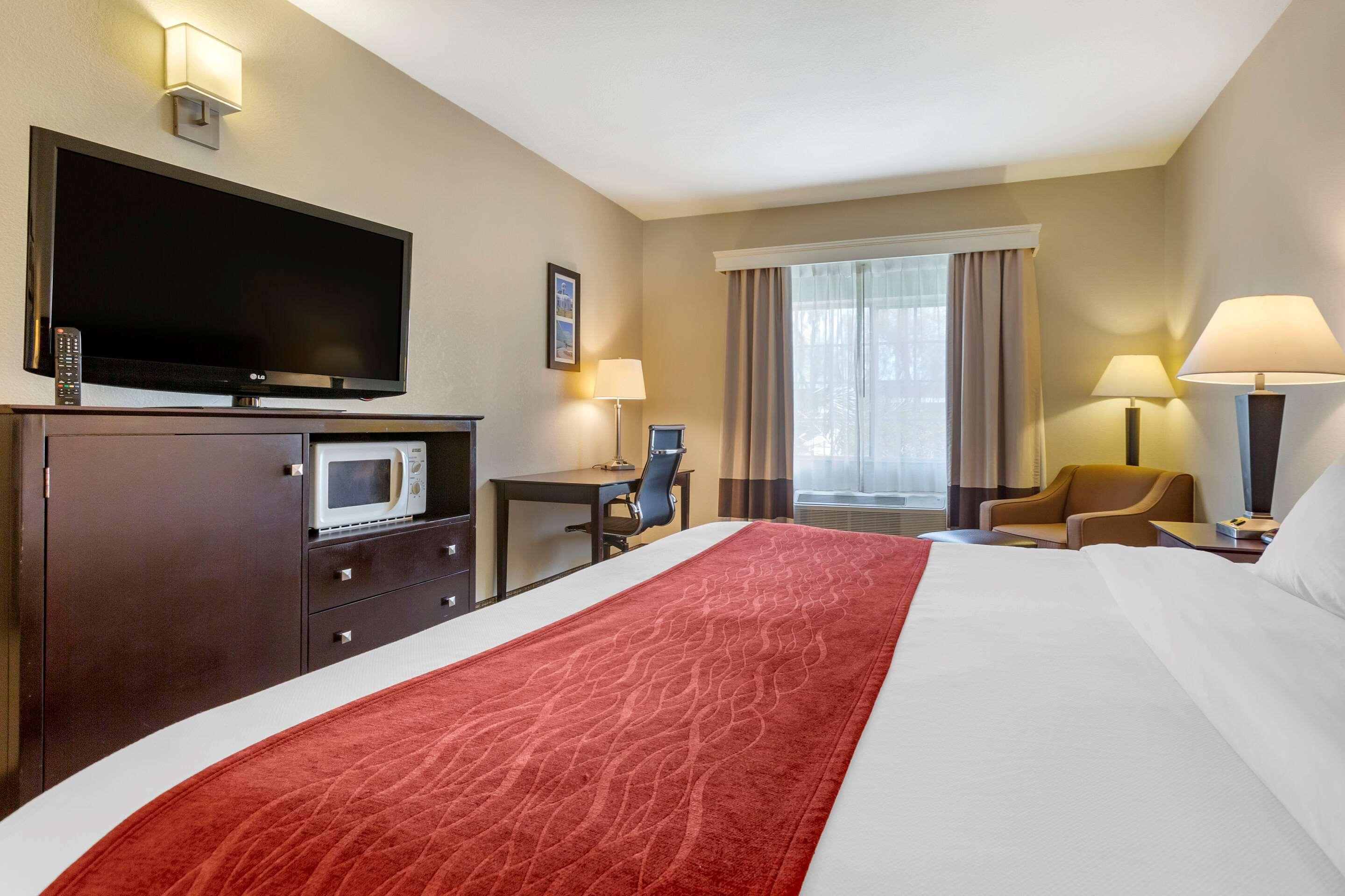ROOM, KING BED