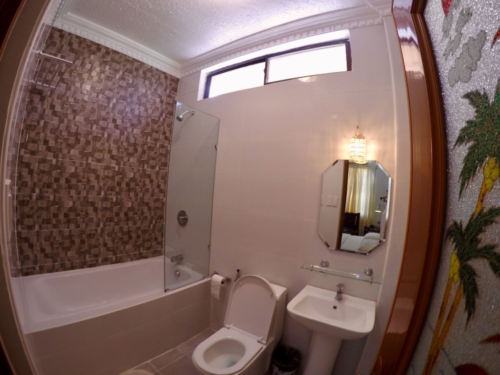 The Executive Villa Inn & Suites 58/60