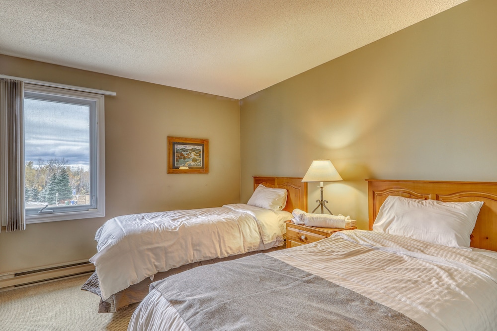 The Lodges At Blue Mountain Mountain Walk Condos 11/50