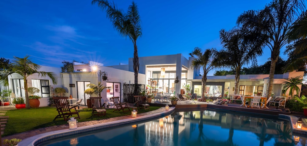 Cape Pillars Boutique Hotel 37/41