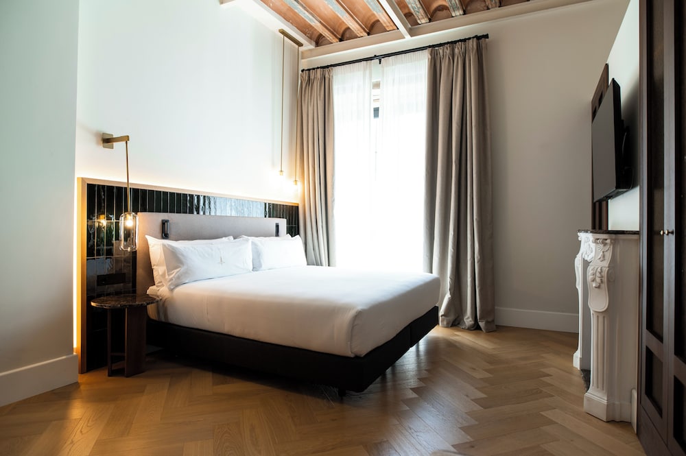 JUNIOR, DOUBLE OR TWIN BED