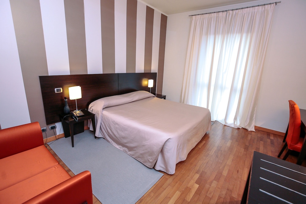 Hotel Aleramo 11/74