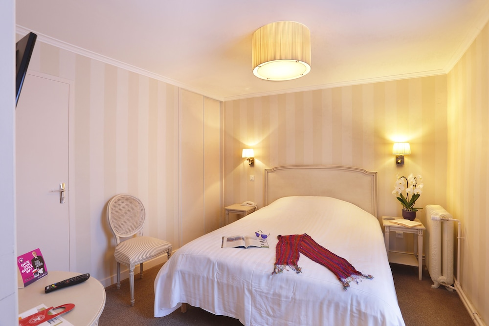 Hostellerie des Trois Pigeons, Paray-le-Monial 8/64
