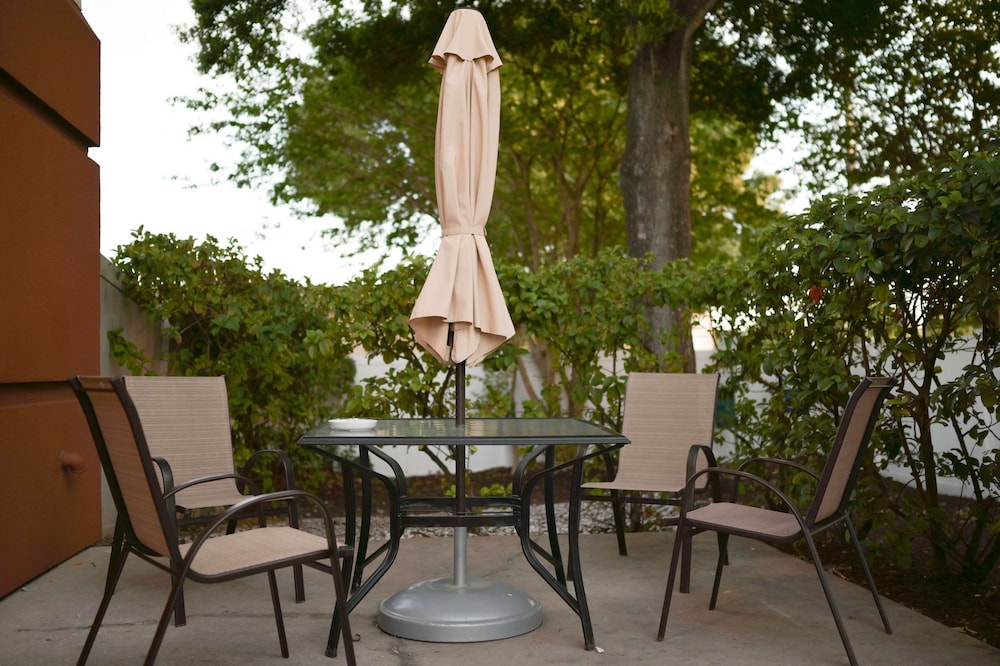 Sonesta Simply Suites Clearwater 32/43