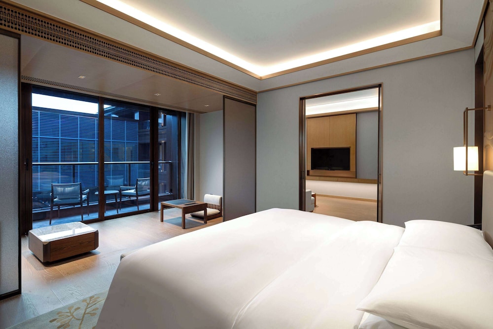 Wyndham Grand Xinchang Downtown 12/28