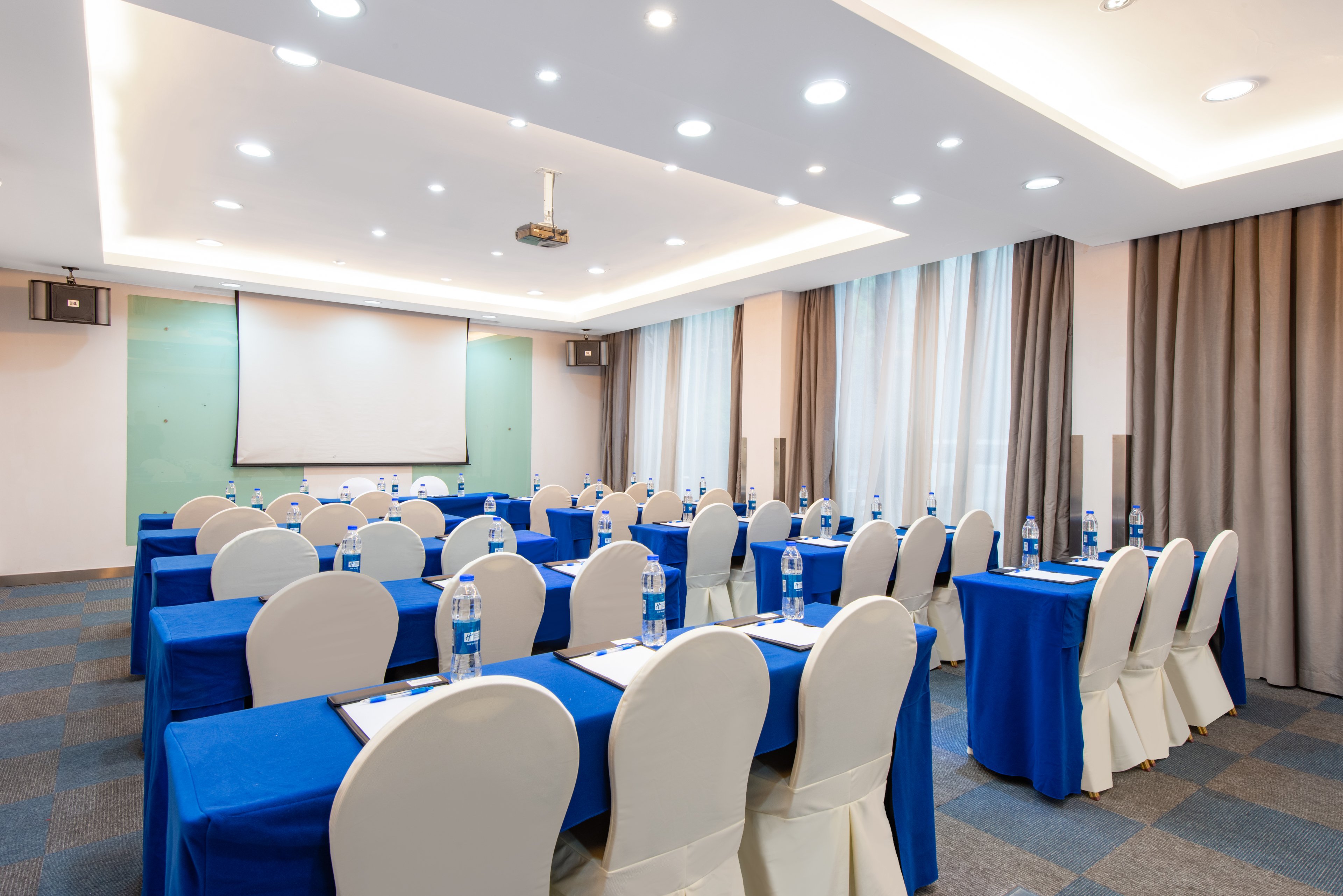 Holiday Inn Express Shanghai Putuo 37/50