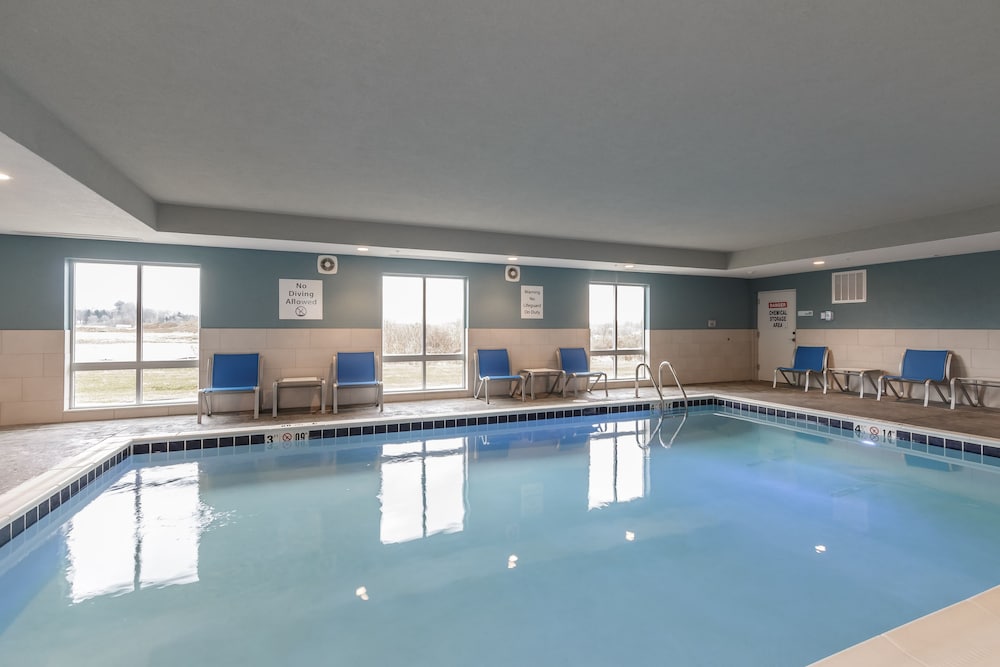 Holiday Inn Express and Suites South Bend South 7/64