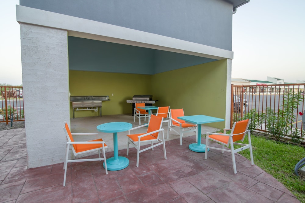 Holiday Inn Express And Suites Raymondville 19/28
