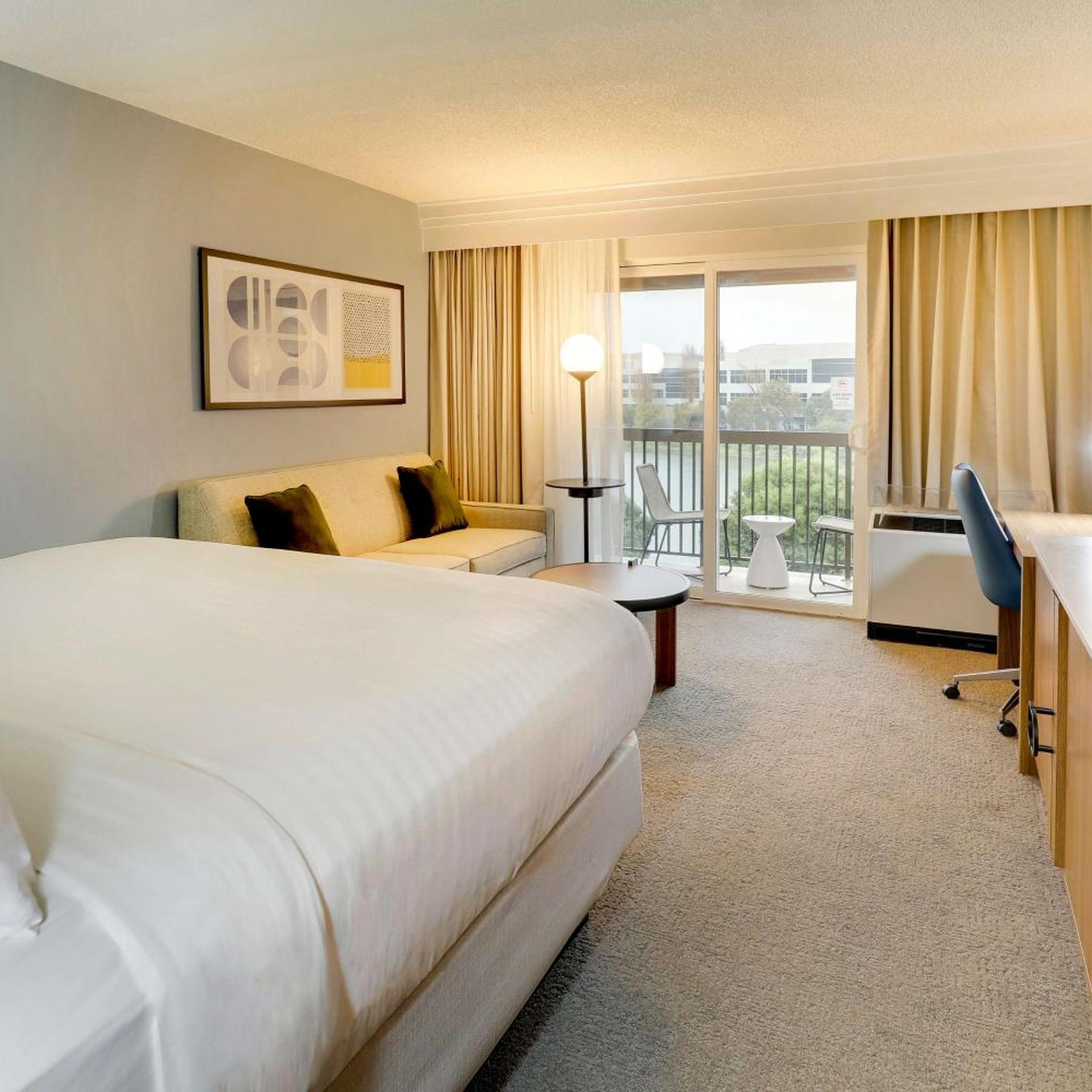Guest Room, King Bed, Water View