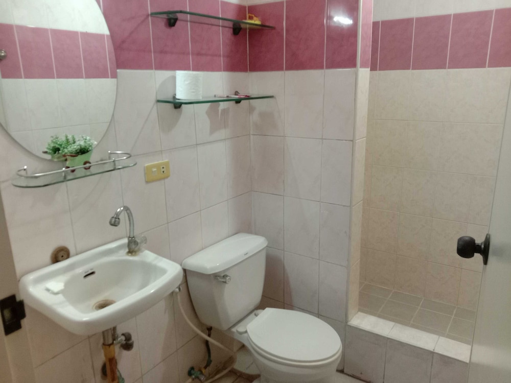 1St Street Park Apartelle 15/55