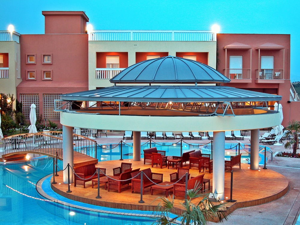Ambassador Hotel 8/50