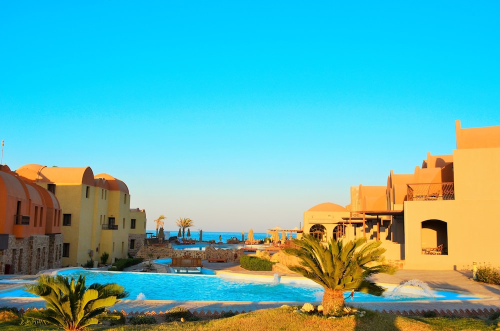 ROHANOU BEACH RESORT AND ECOLODGE 30/35