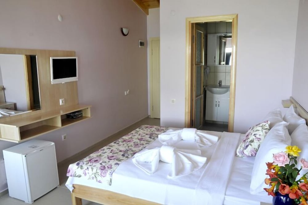 Hotel Mola 5/30