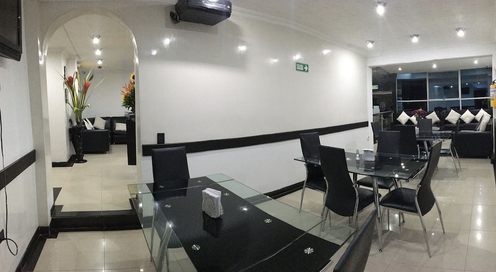 Hotel Ejecutivo Embajada 15/19