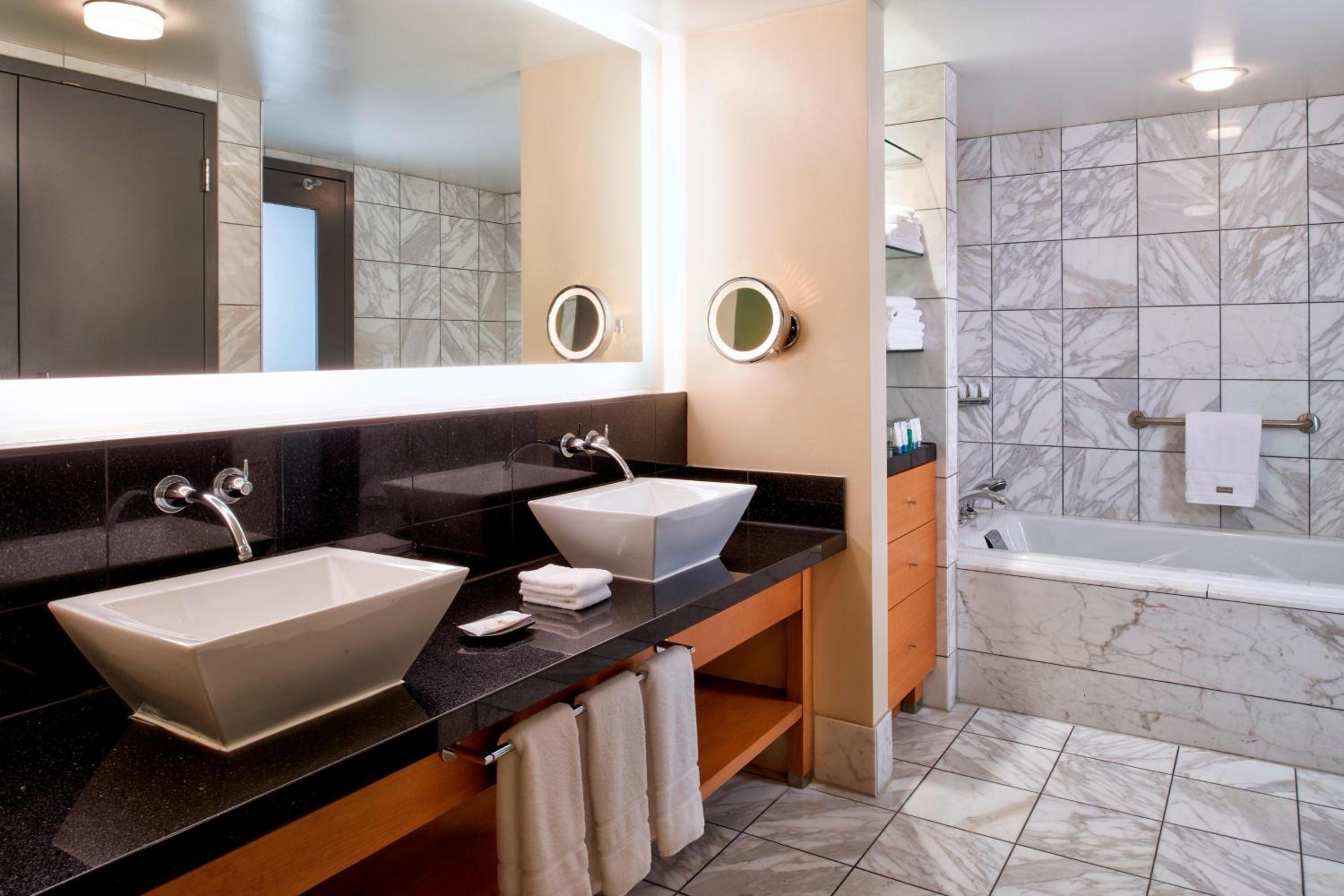 1 Bedroom, Executive, Suite, King Bed, Club Floor