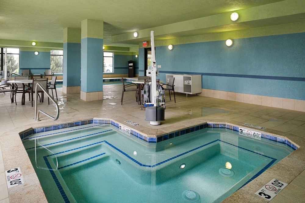 Holiday Inn Express Hotel And Suites Pueblo North 32/57