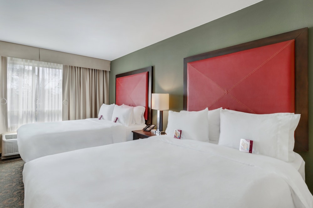 1 BEDROOM, SUITE