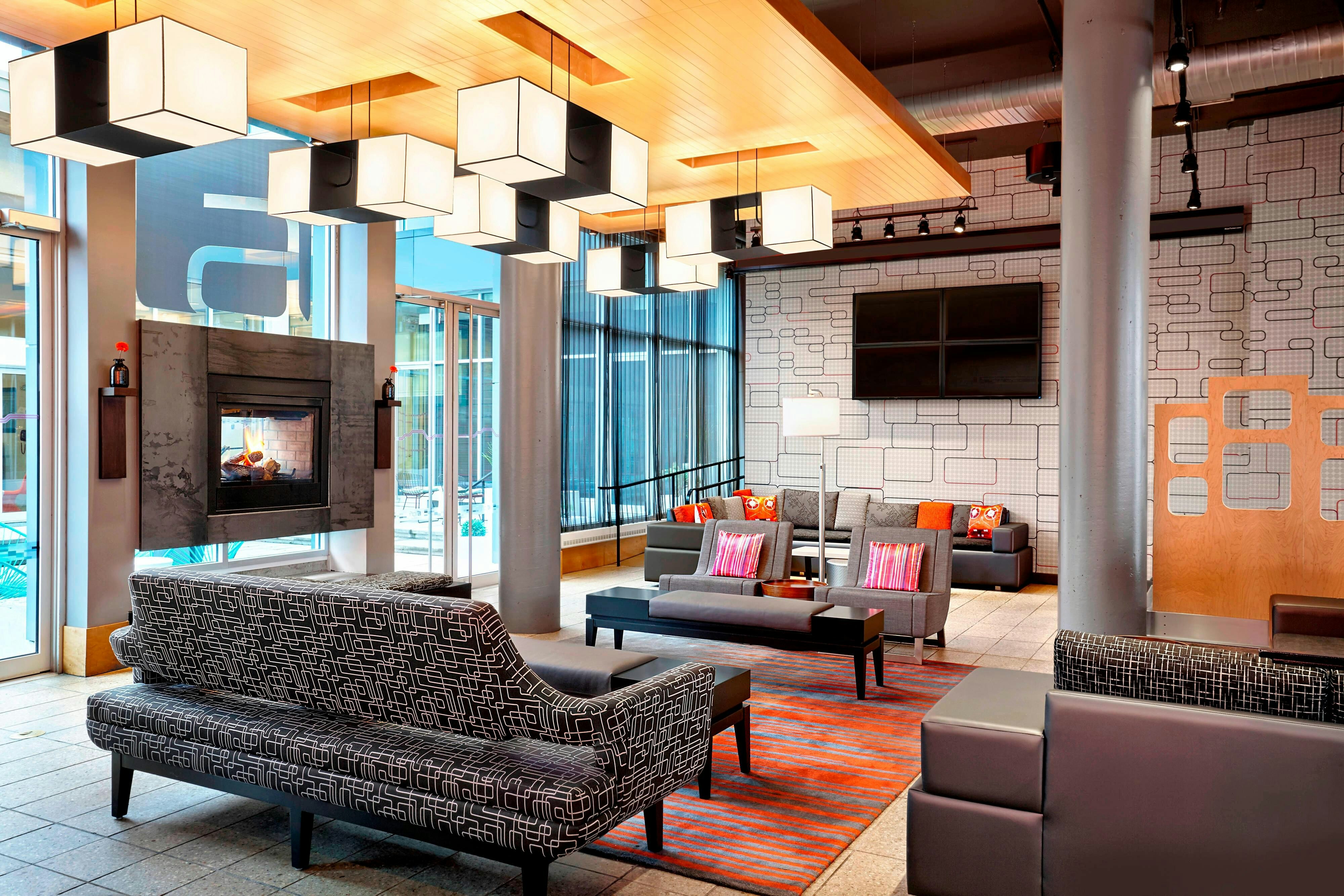Aloft Montreal Airport Hotel 15/17