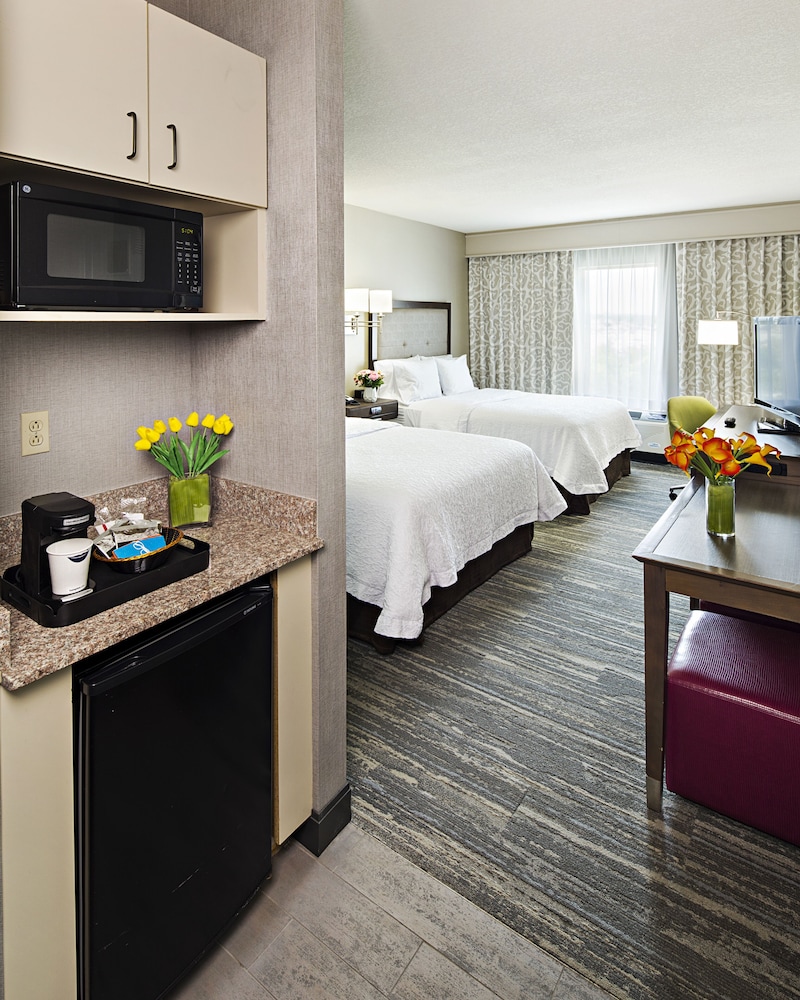 Hampton Inn & Suites Palm Desert 18/64