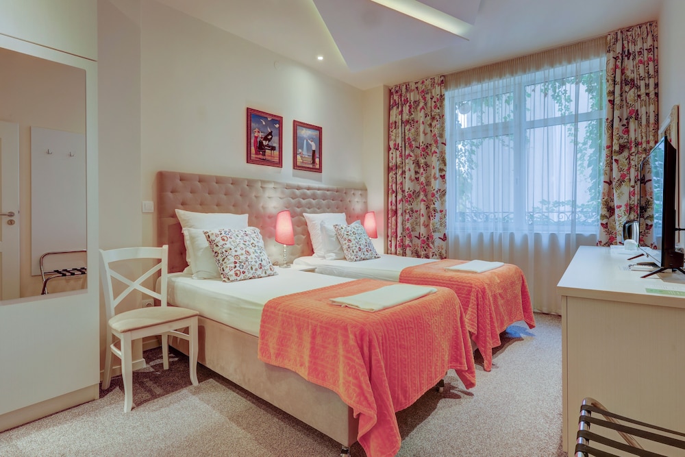 City Boutique Inn 6/50