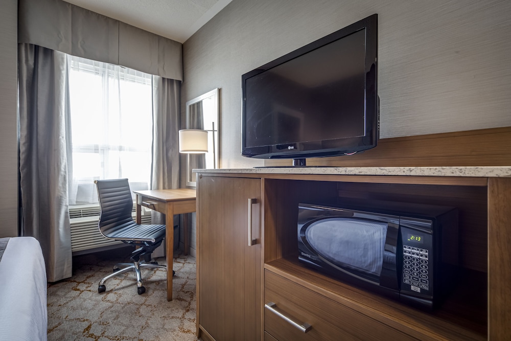 Monte Carlo Inn Vaughan Suites 61/65