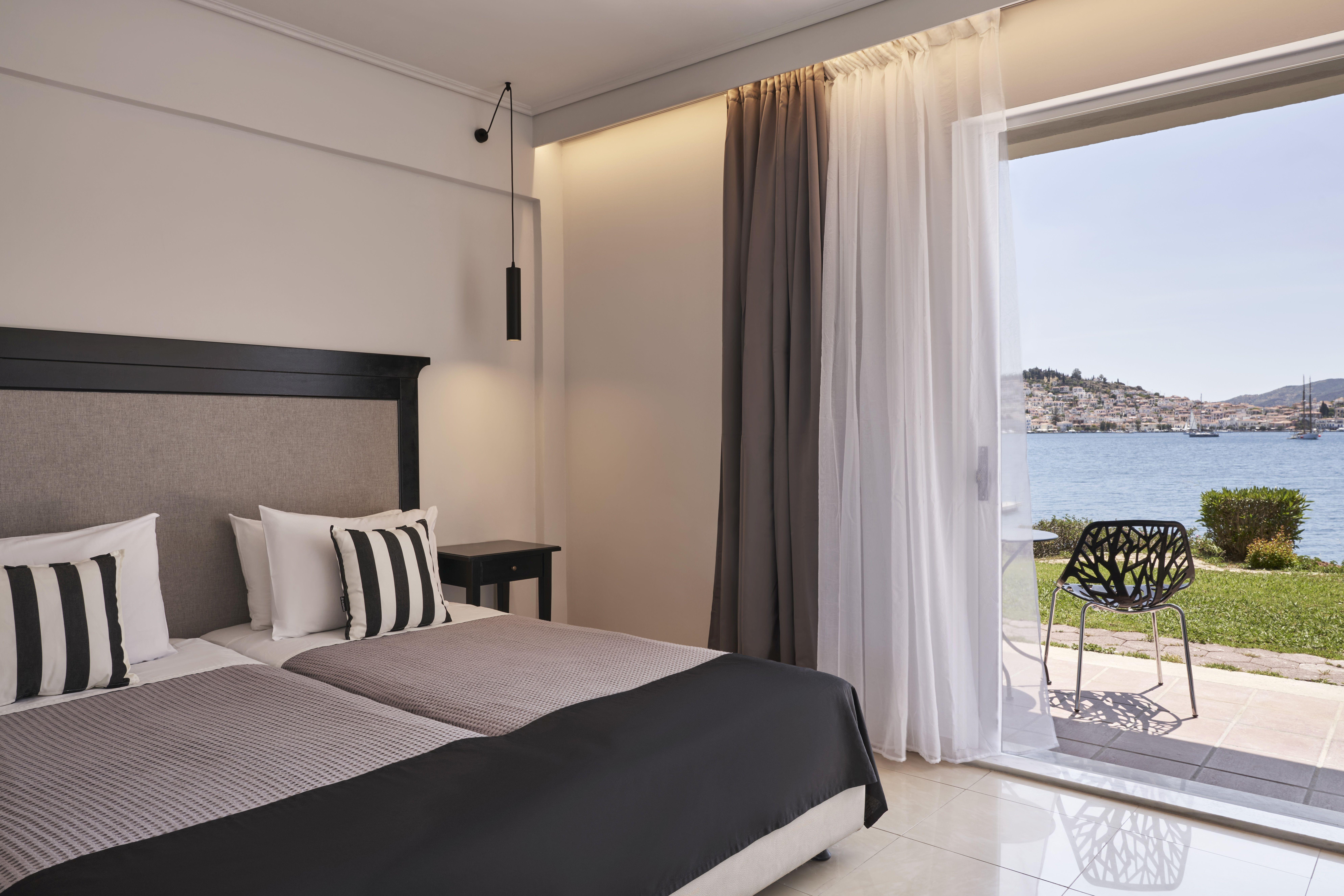 Classic, Double Bed, Sea View, Balcony or Terrace 2/4