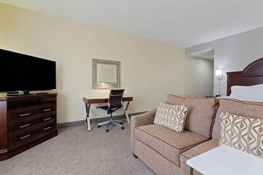 Hampton Inn and Suites Wellington 34/44
