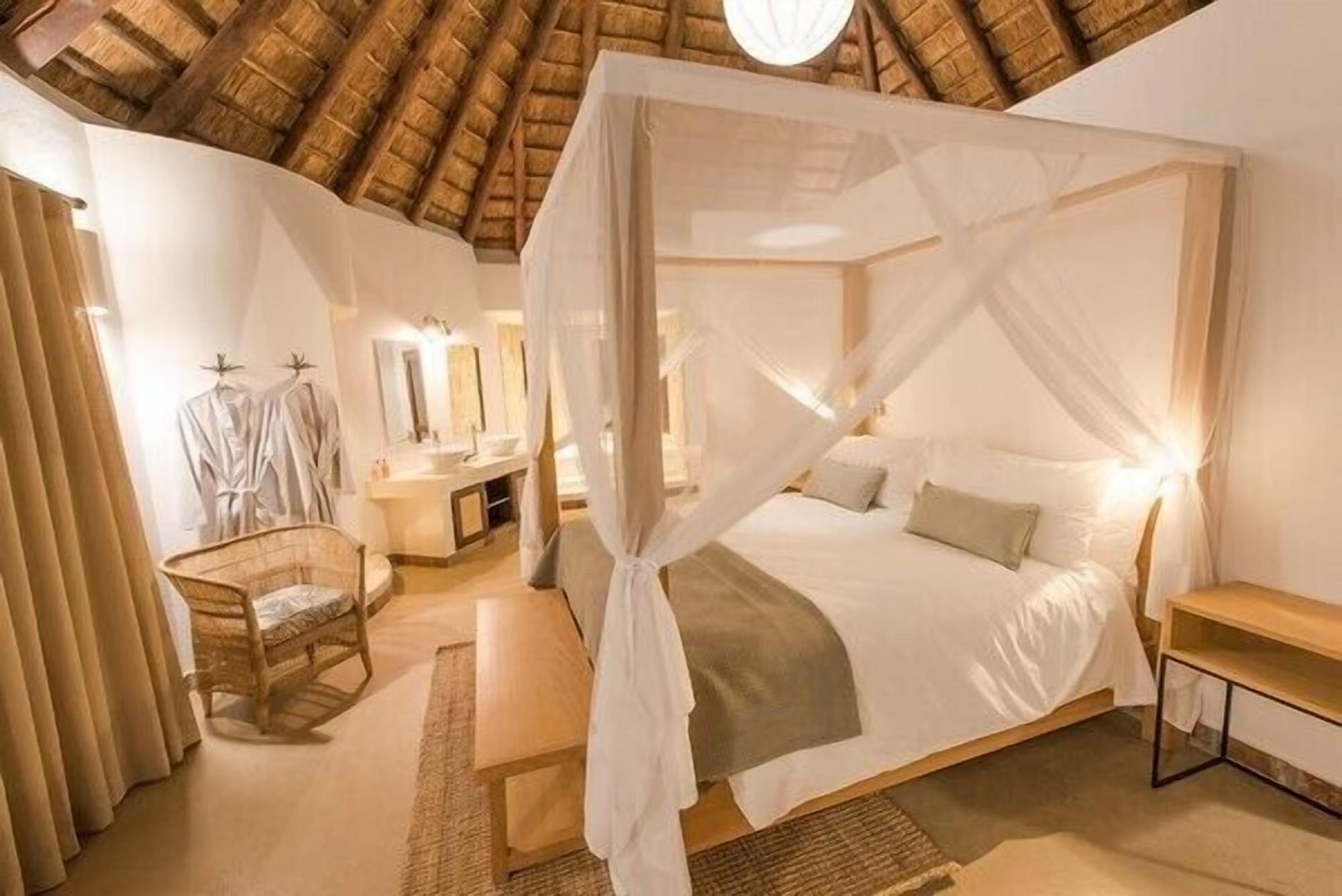 HONEYMOON, SUITE