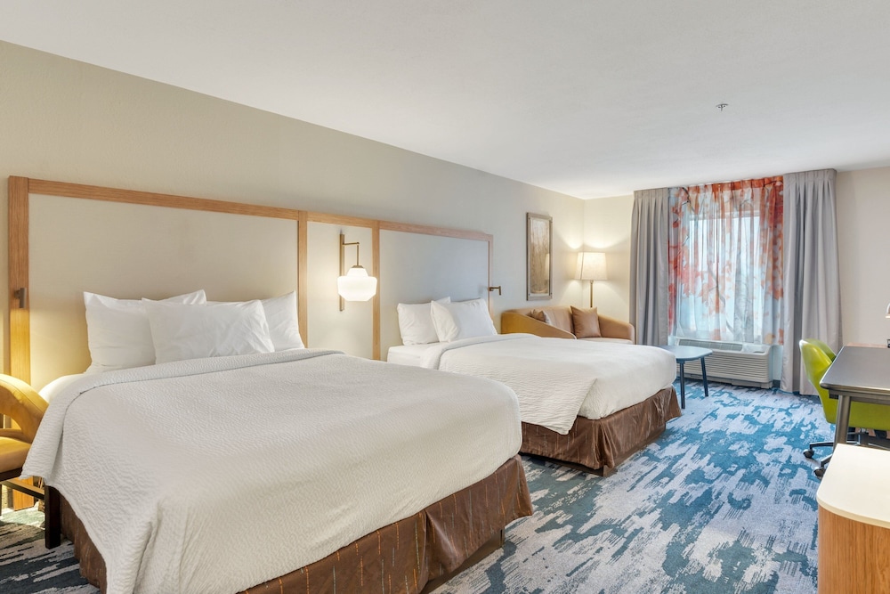 room, multiple beds