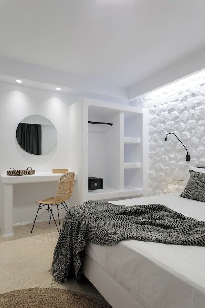 Iphimedeia Apartments Suites 65/75