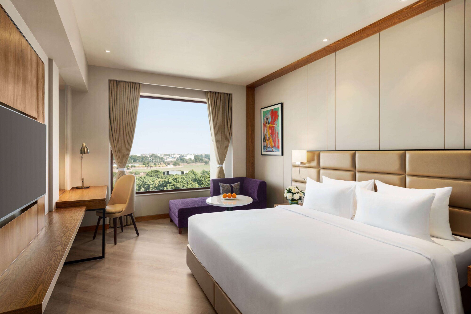 DELUXE, KING BED, CITY VIEW
