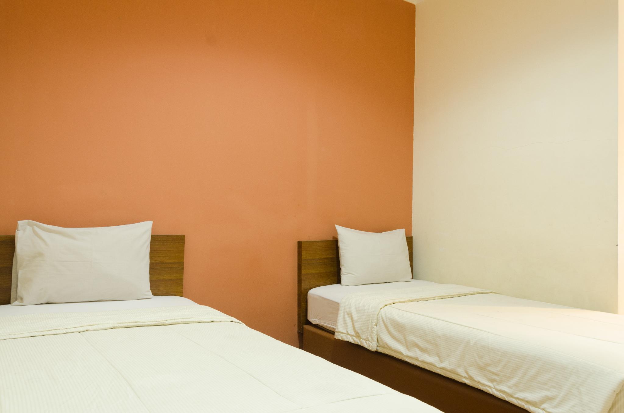 DELUXE, TWIN BEDS