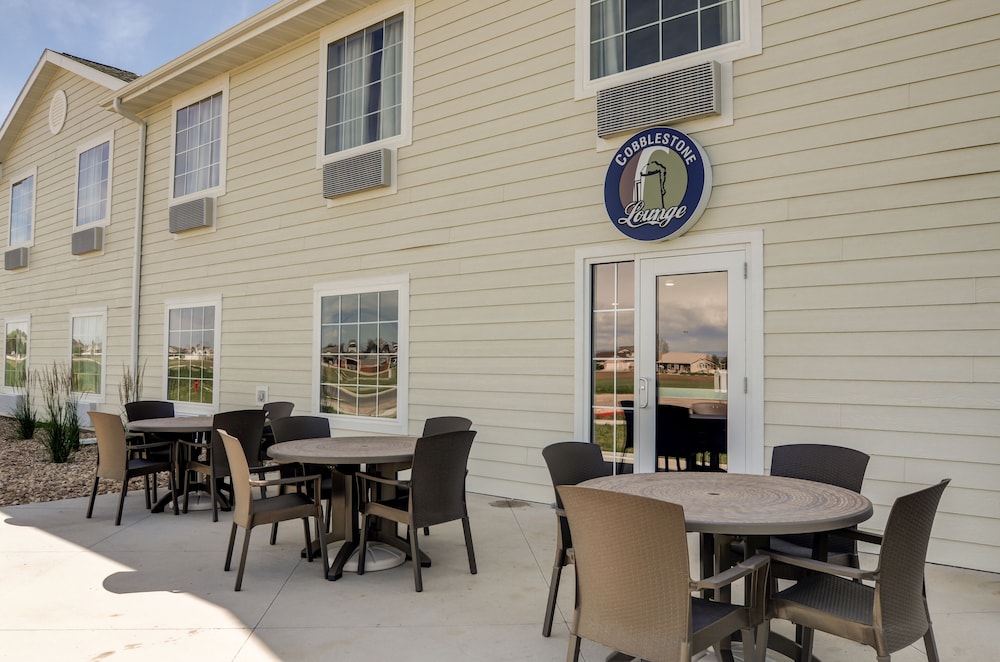 Cobblestone Inn and Suites Avoca 25/40
