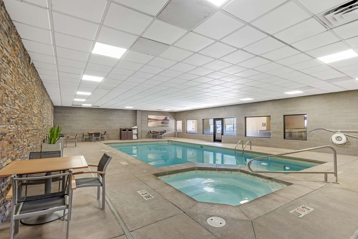 Best Western Cottontree Inn 2/18